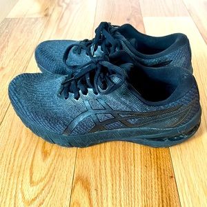 ASICS GT-2000 Running Shoes - like new!